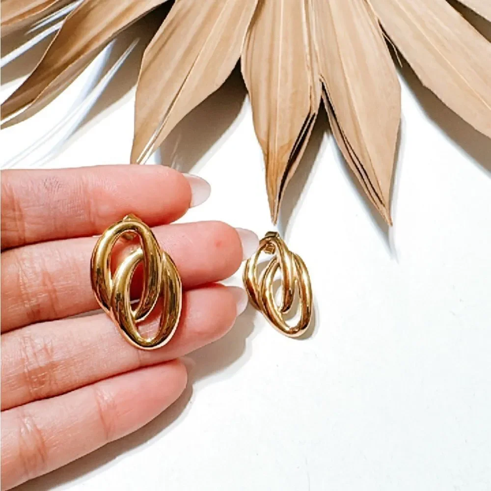 Gold geo twist earrings M361